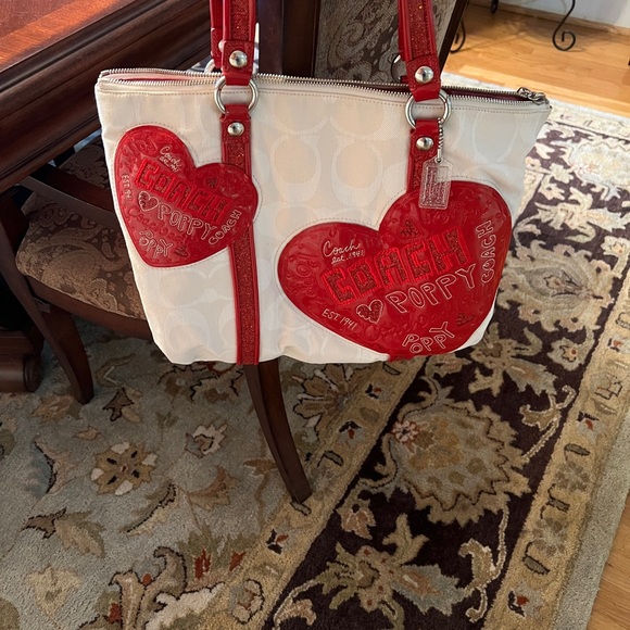 Coach Poppy ‘Rare’ Limited Edition Heart - Picture 5 of 16